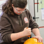 20251025Kürbisschnitzen0036