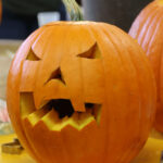 20251025Kürbisschnitzen0045